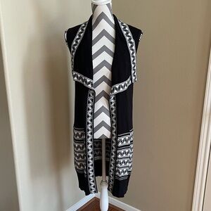 Rain & Rose Black and White Cardigan - Size: Small